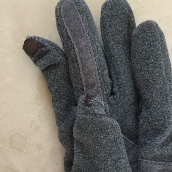 Isotoner Women’s Smart Touch Gloves - Picture 4 of 9
